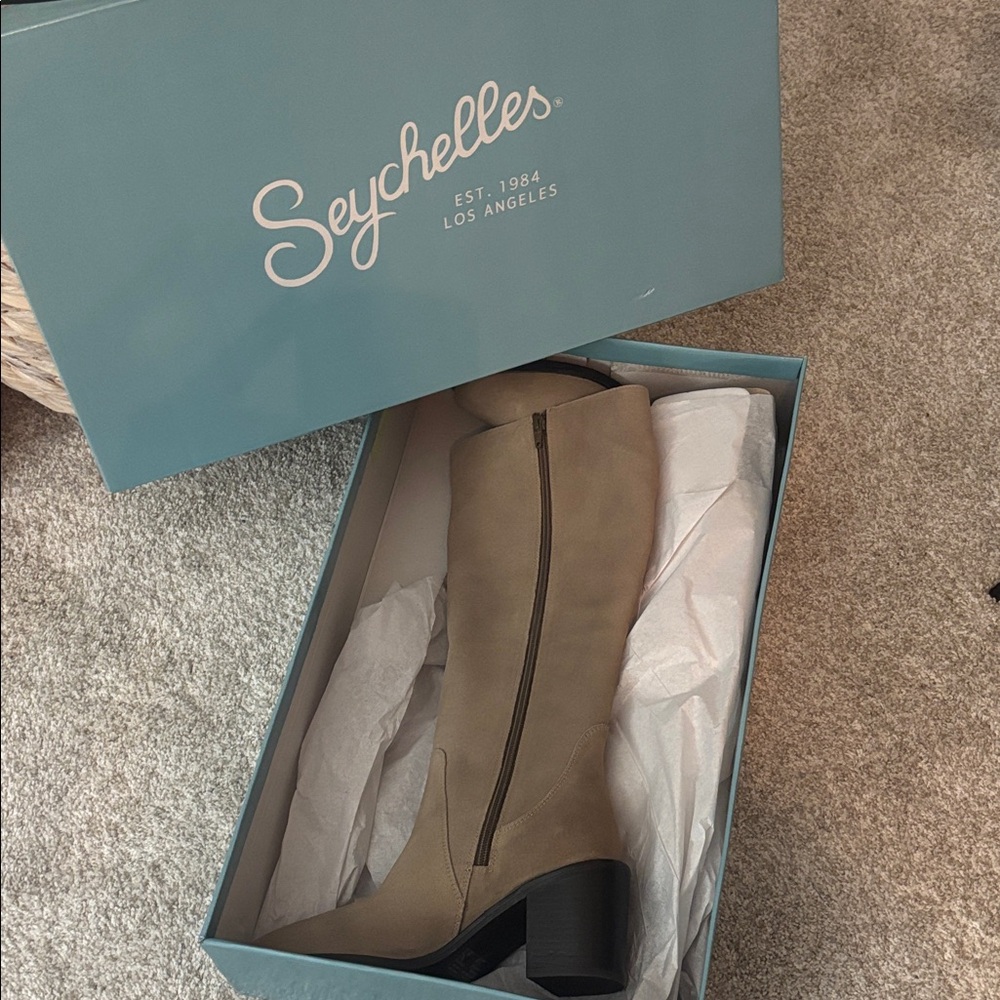 NEW IN BOX!! GORGEOUS SUEDE!!!Seychelles Women's Tan Boots